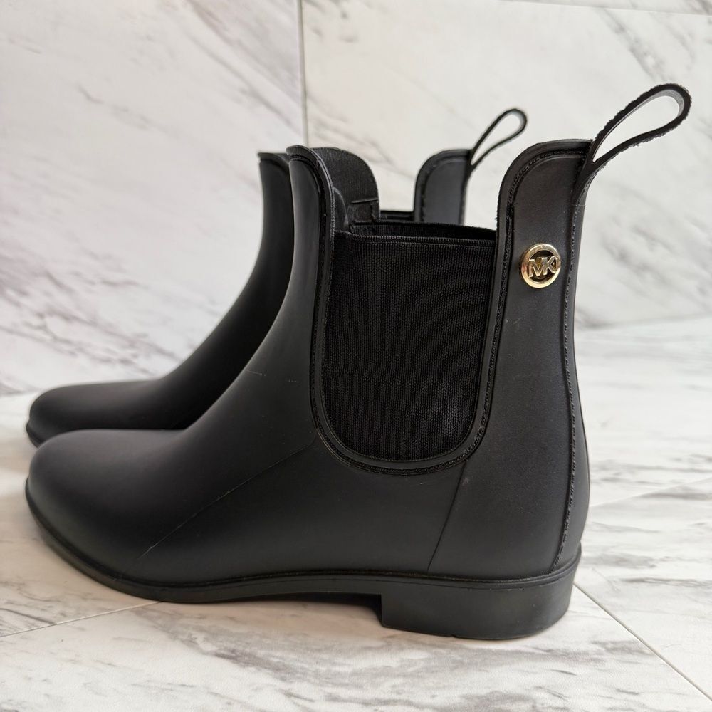 MICHAEL Michael Kors Charm Gore Matte Black Chelsea Rain Boots SZ 8